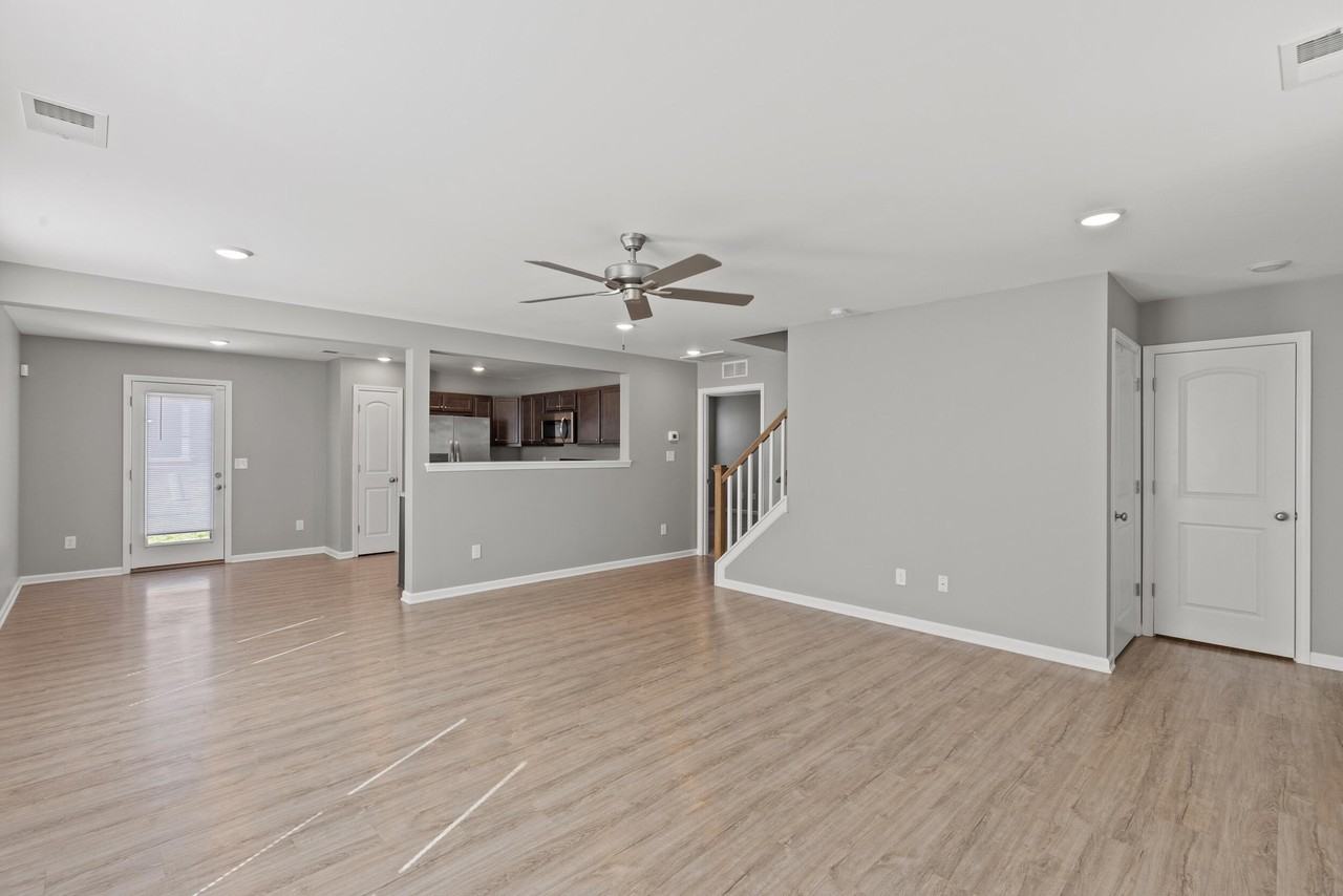 8004 Driftwood Loop - Photo 3 of 26
