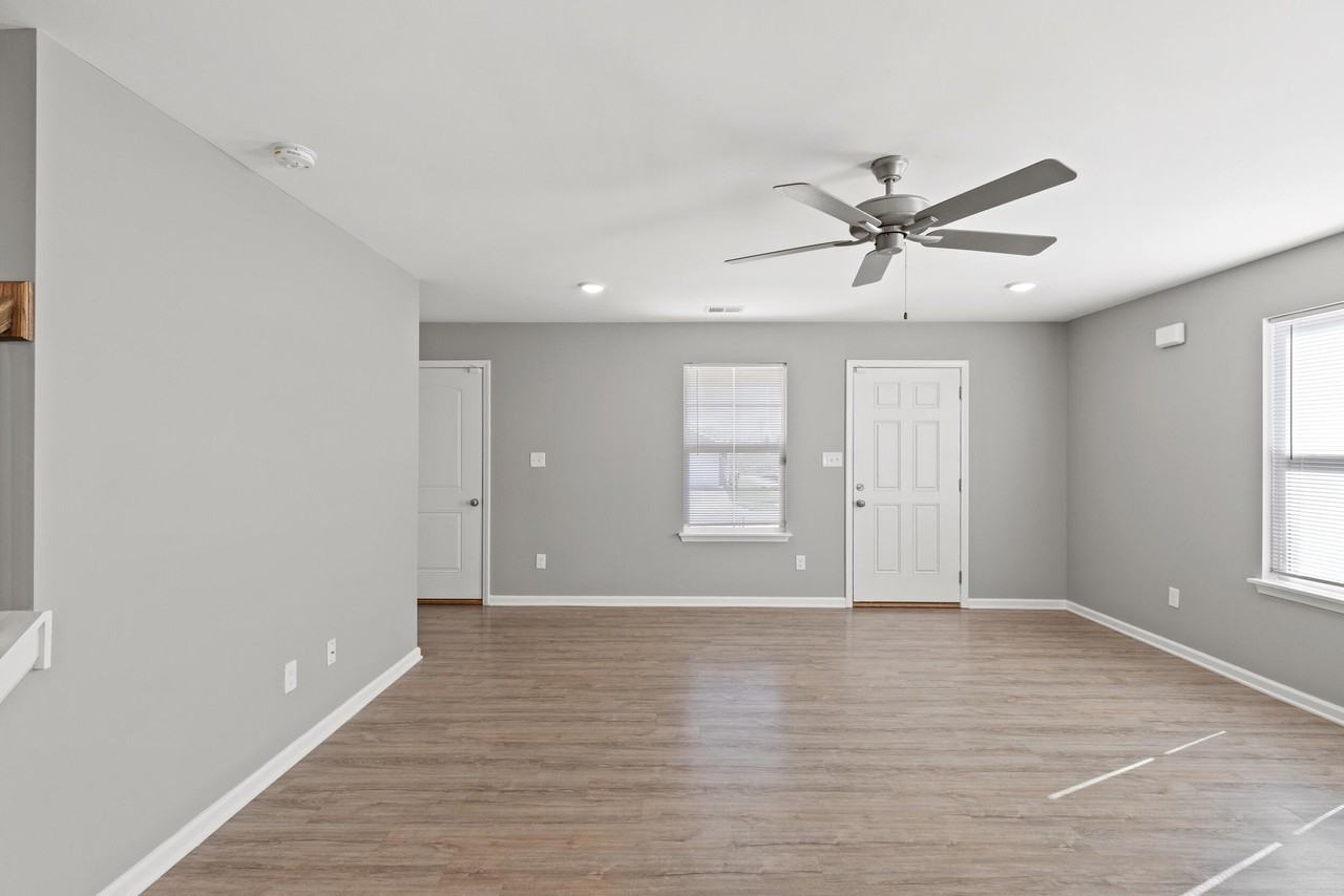 8004 Driftwood Loop - Photo 7 of 26