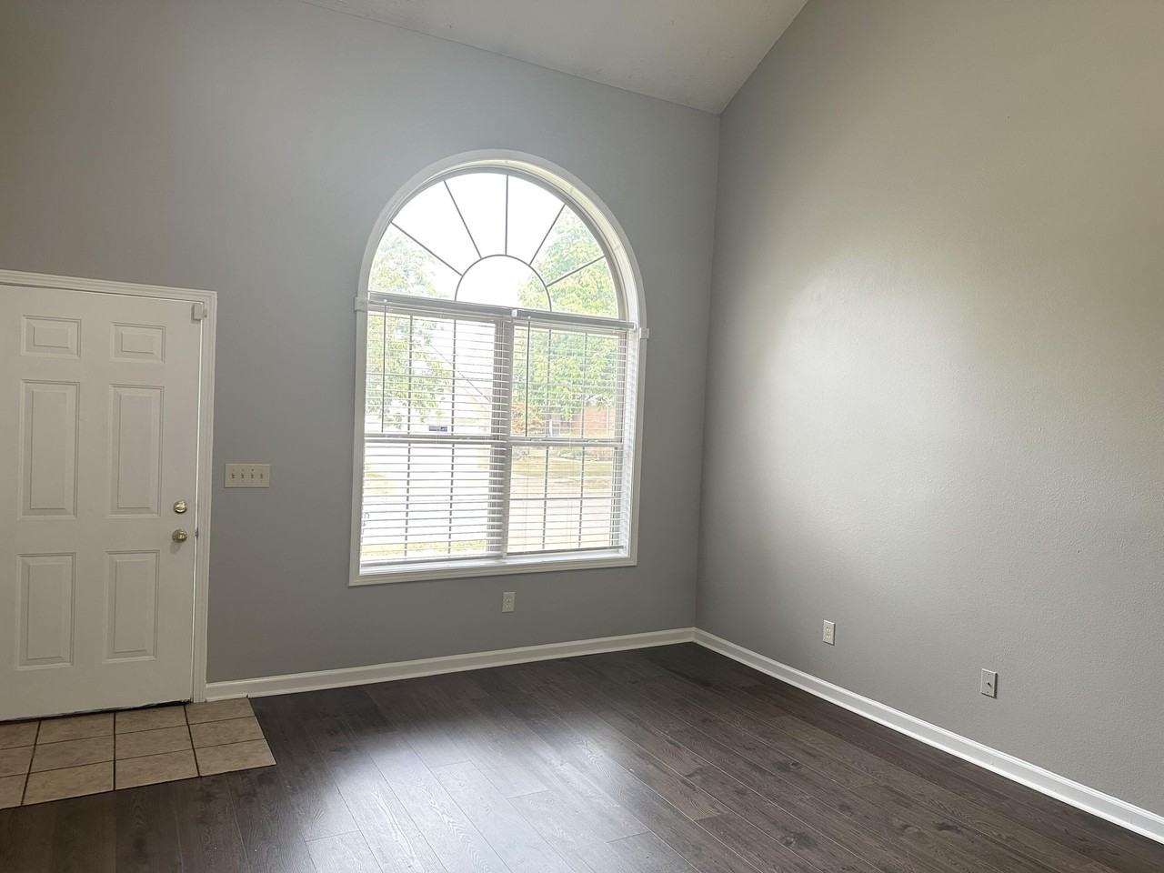 212 White Oak Trce - Photo 2 of 12