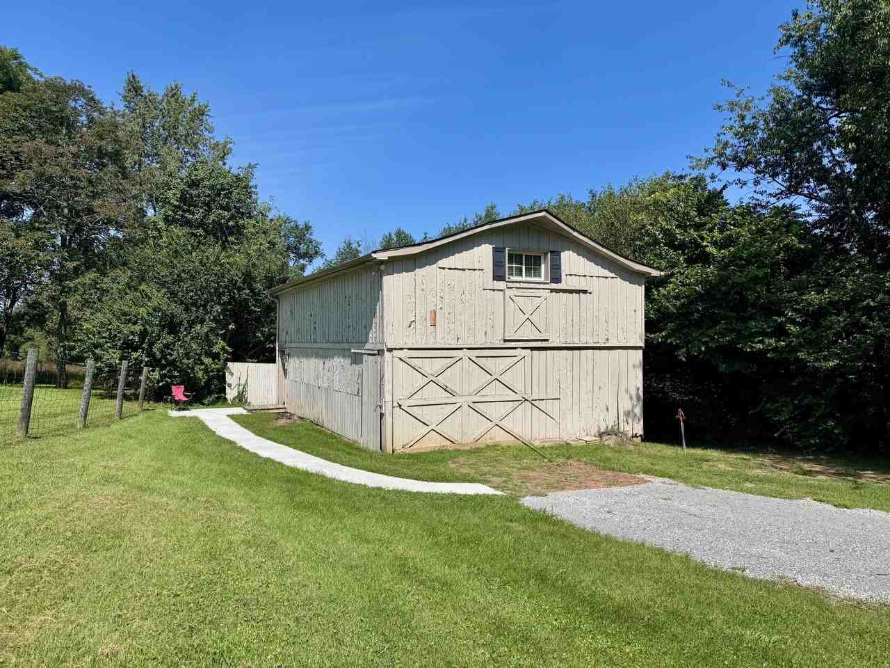 1065 Mackey Pike - Photo 2 of 36