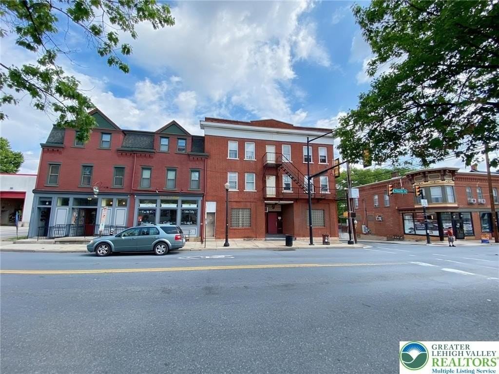 429 E 4th St #2ndFL - Photo 3 of 20
