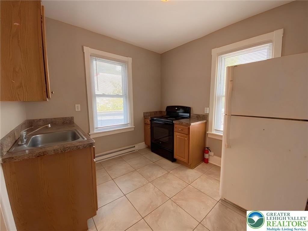 429 E 4th St #2ndFL - Photo 6 of 20