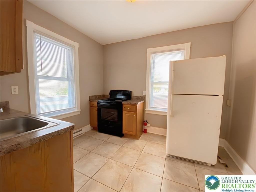 429 E 4th St #2ndFL - Photo 7 of 20