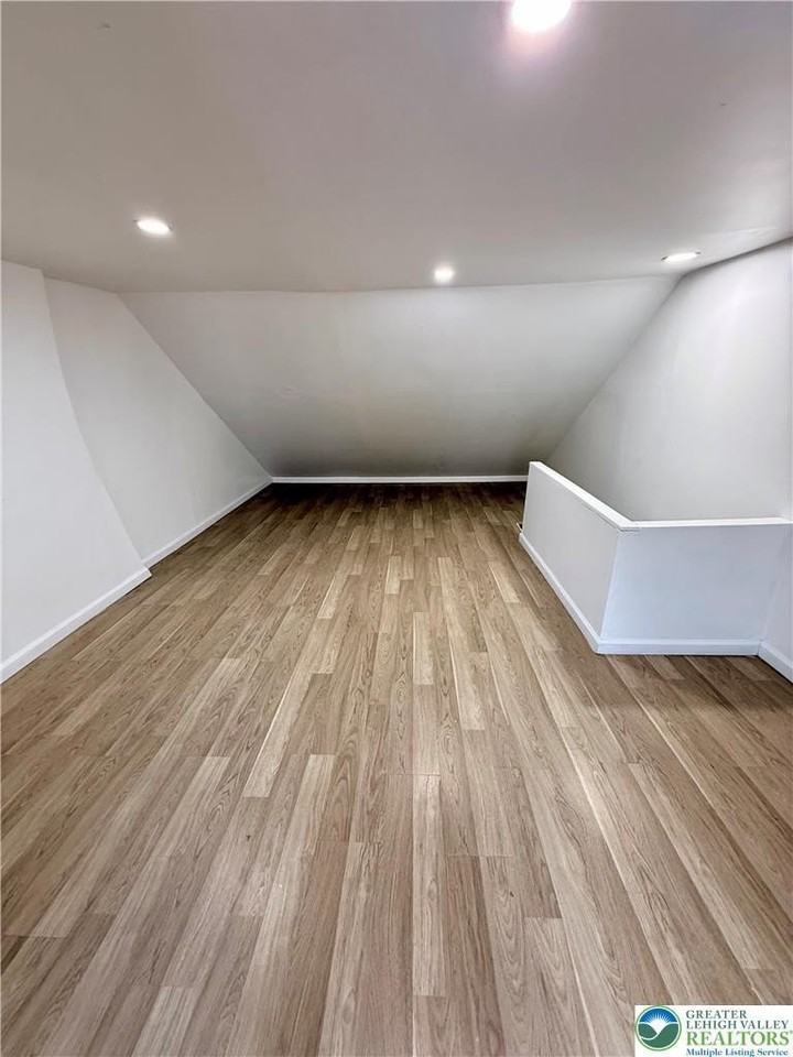 541 Park St - Photo 2 of 17