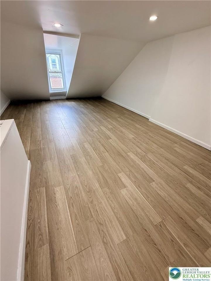 541 Park St - Photo 3 of 17