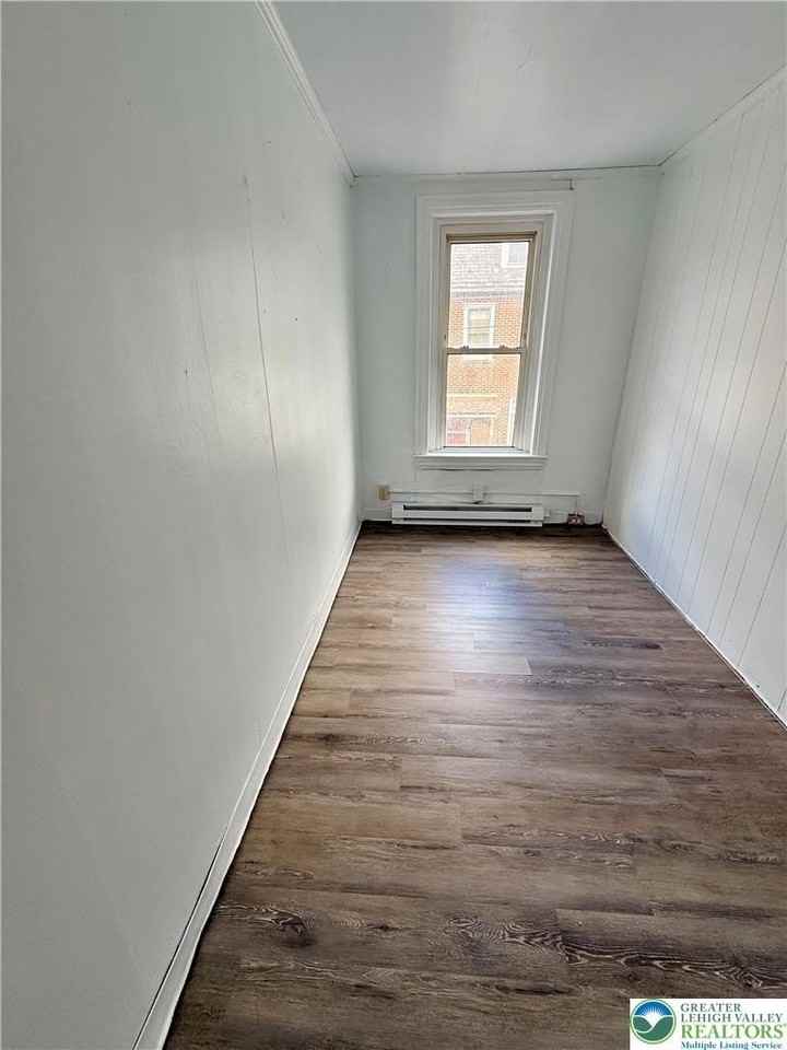 541 Park St - Photo 4 of 17