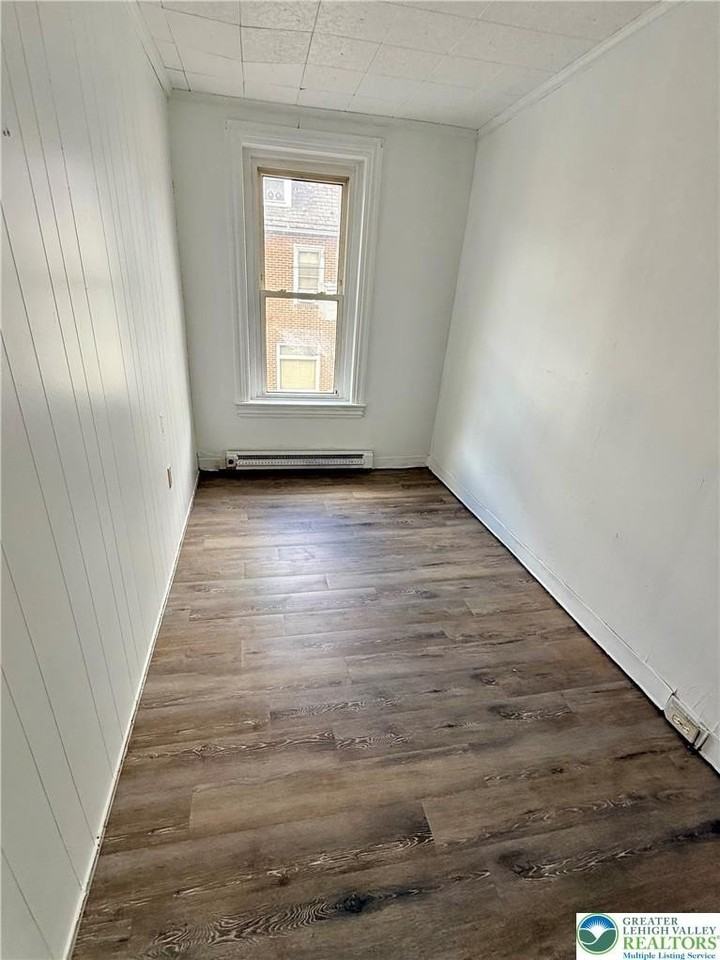 541 Park St - Photo 5 of 17