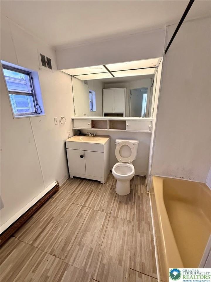 541 Park St - Photo 6 of 17