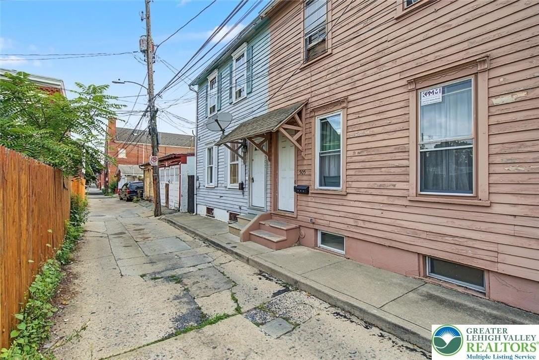 507 N Refwal St - Photo 3 of 17
