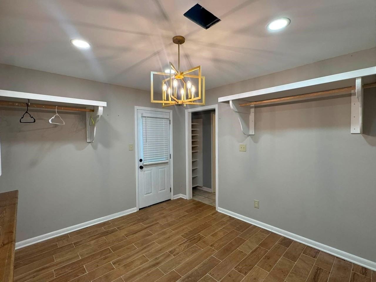 1498 Garland Dr - Photo 3 of 21