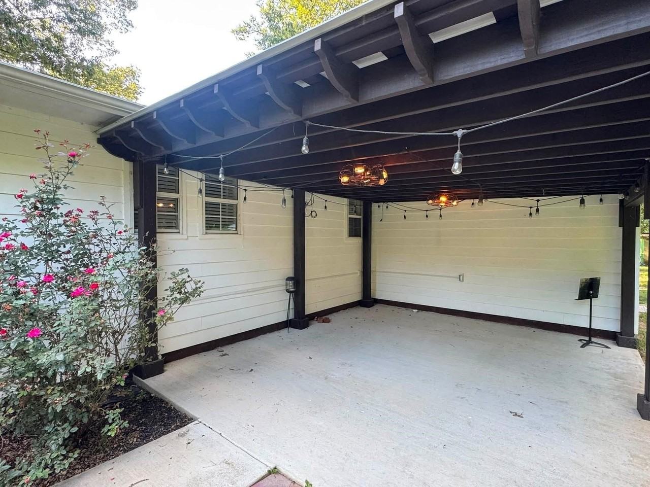 1498 Garland Dr - Photo 4 of 21