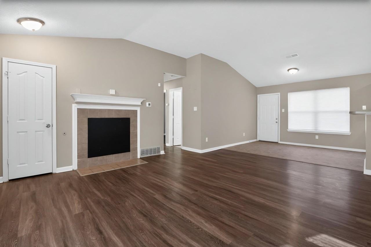 4393 Bishop Hills Dr - Photo 3 of 7