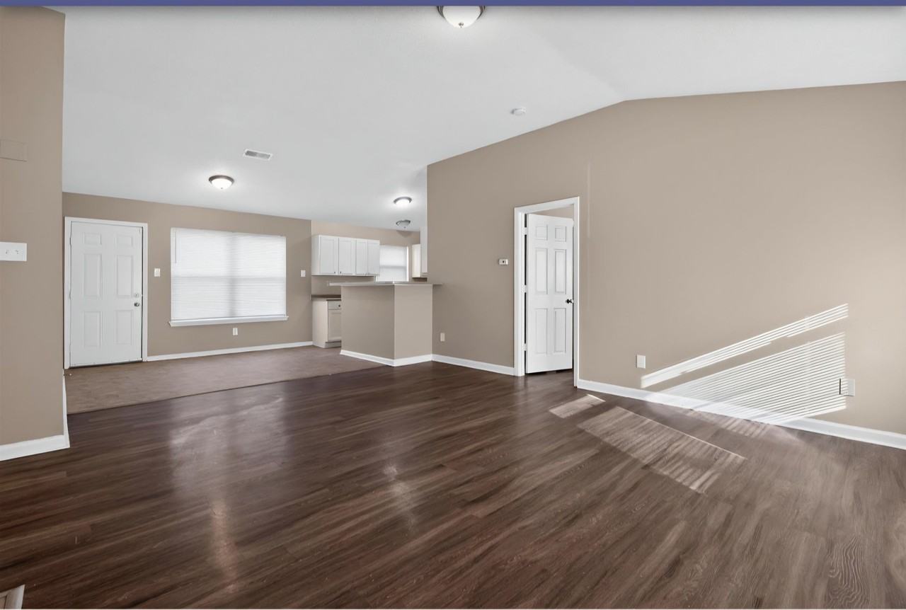 4393 Bishop Hills Dr - Photo 5 of 7