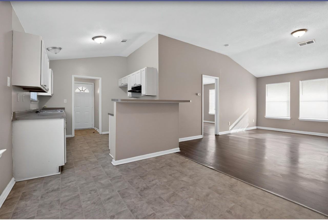 4393 Bishop Hills Dr - Photo 6 of 7