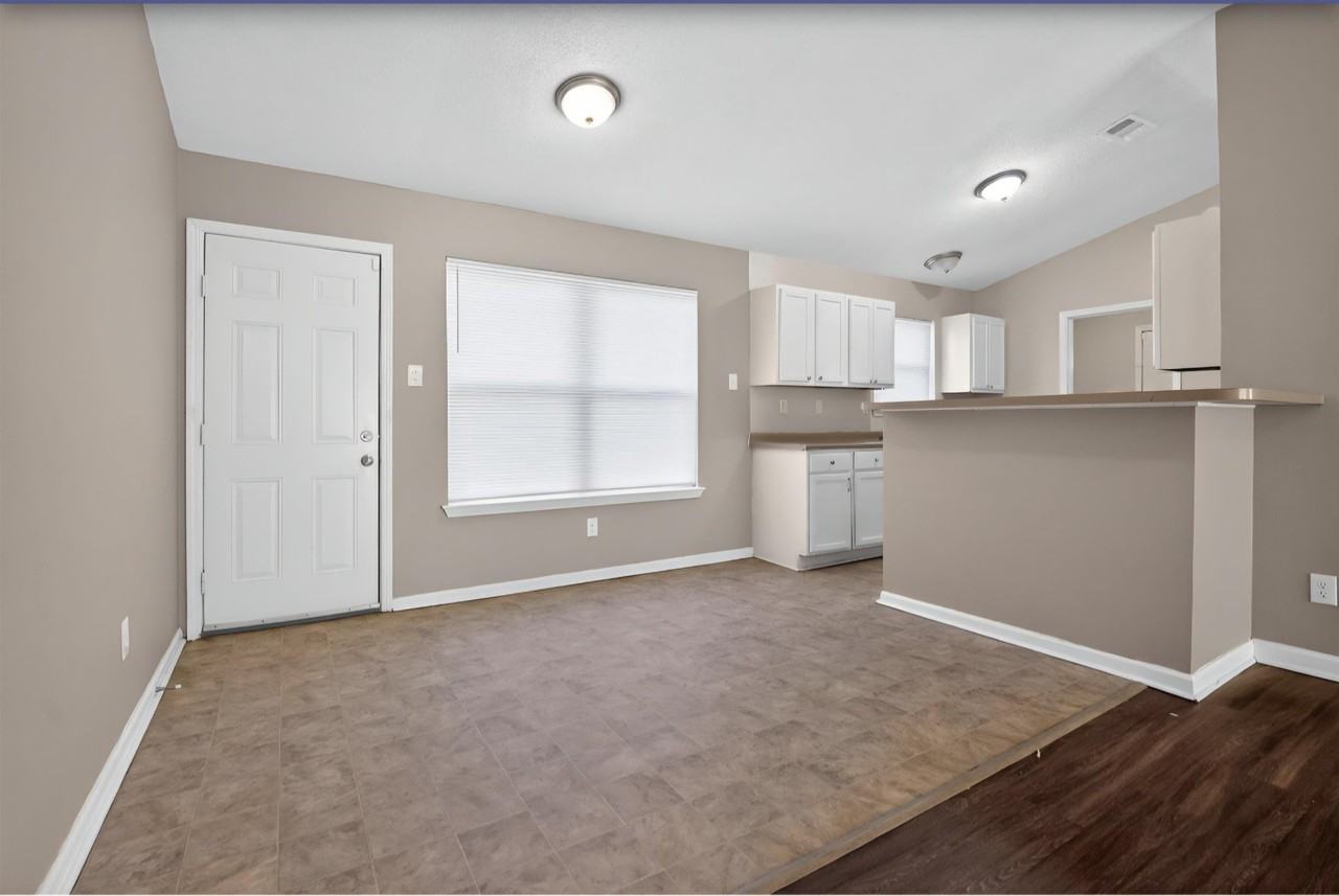 4393 Bishop Hills Dr - Photo 7 of 7