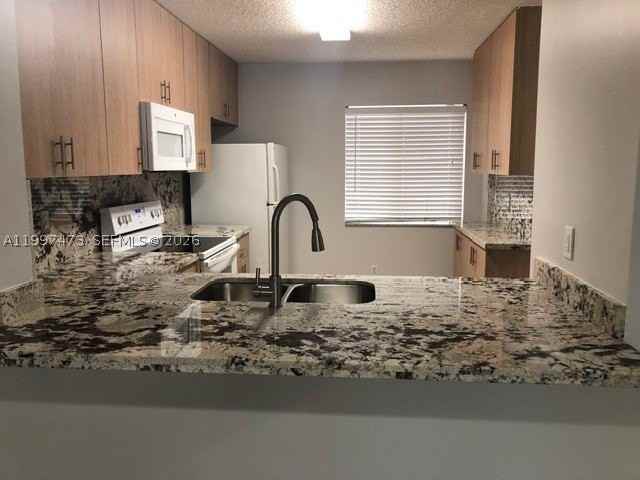 571 Nw 208th Cir - Photo 4 of 29