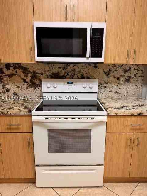 571 Nw 208th Cir - Photo 6 of 29