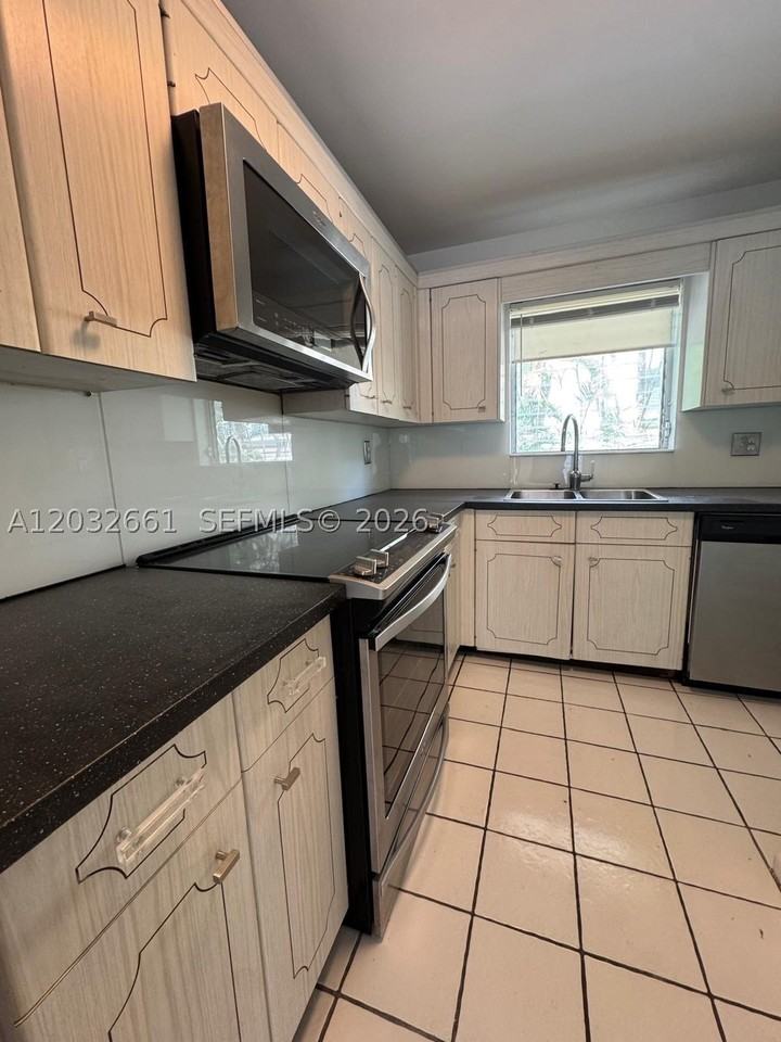2501 S Ocean Blvd #1040 - Photo 7 of 17
