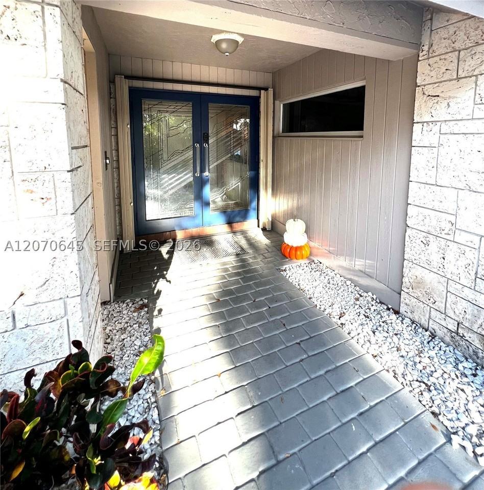 297 Nw 104th Ave - Photo 4 of 40