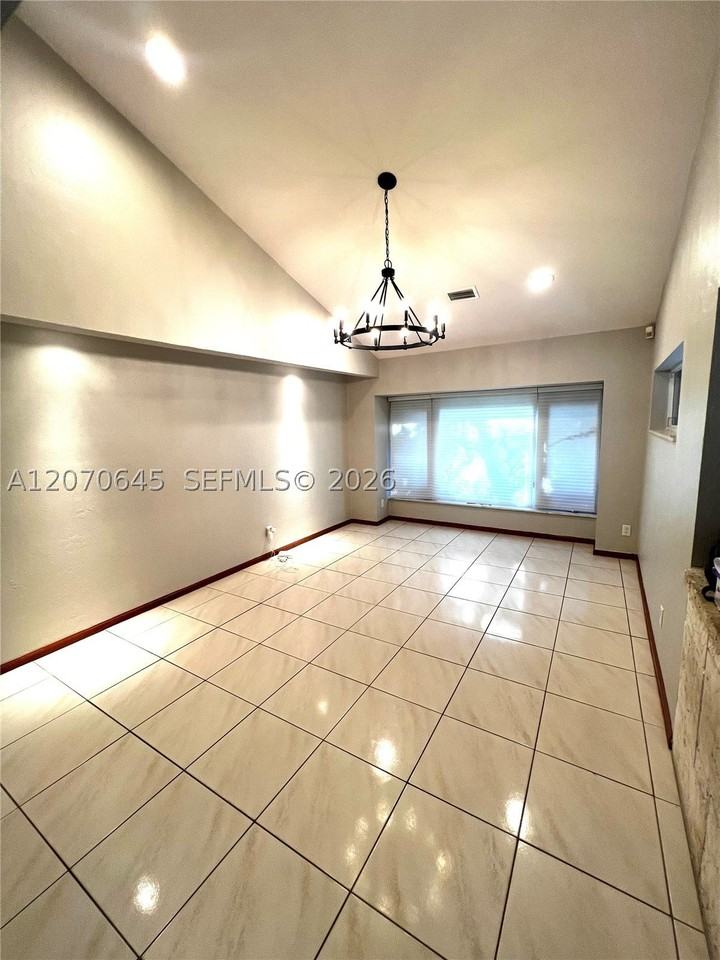 297 Nw 104th Ave - Photo 6 of 40