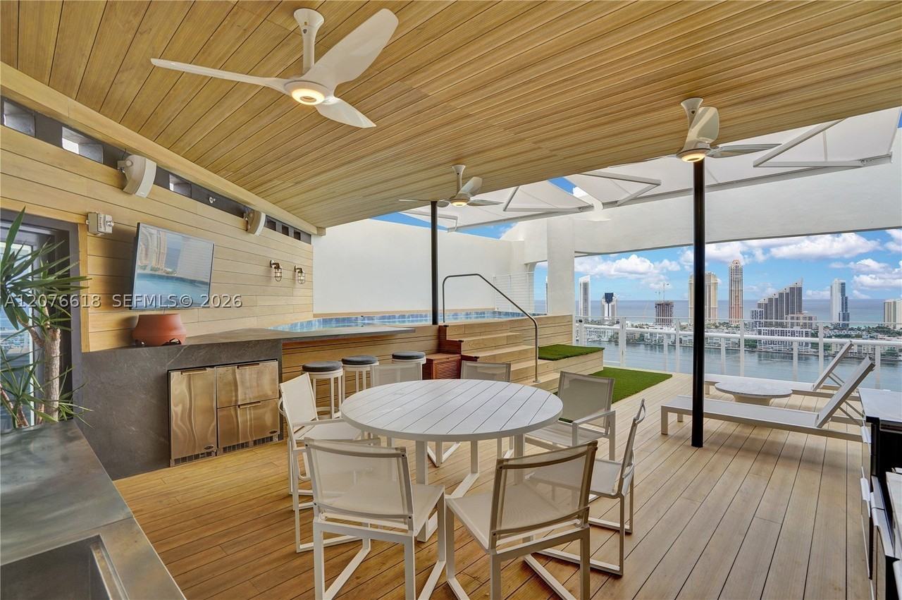 4000 Island Blvd #PH2 - Photo 4 of 50