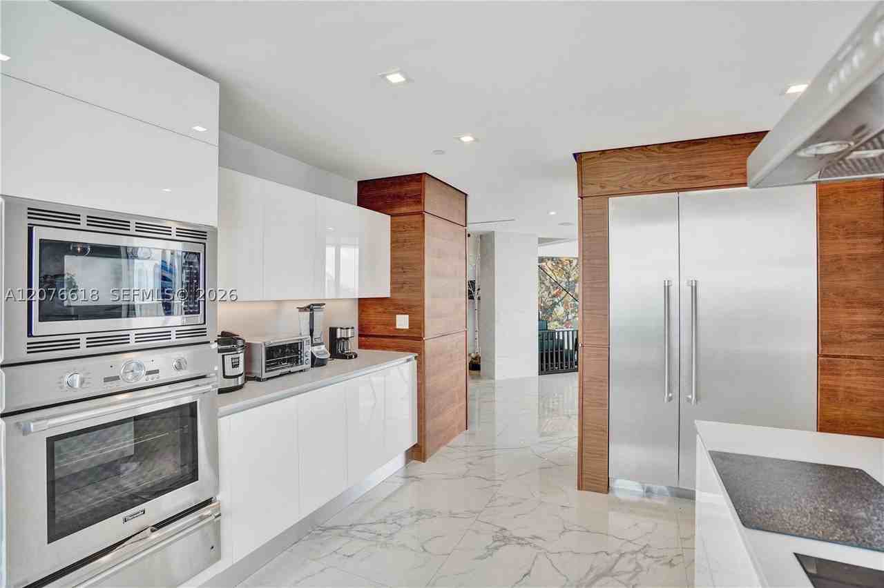 4000 Island Blvd #PH2 - Photo 6 of 50
