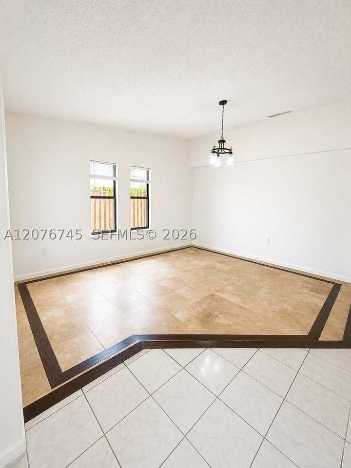 3011 Sw 117th Ave - Photo 5 of 40