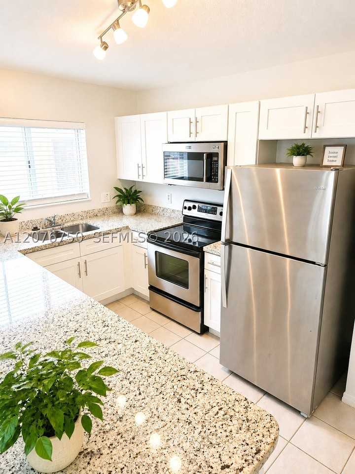 405 Kelly Ln - Photo 4 of 28