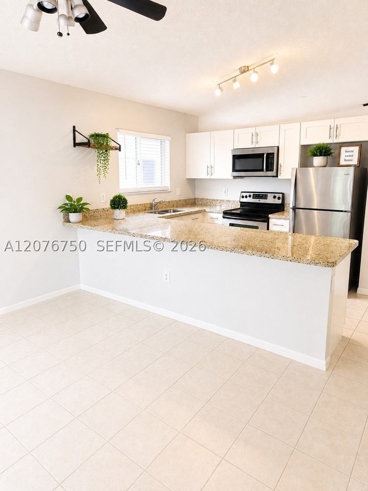 405 Kelly Ln - Photo 5 of 28
