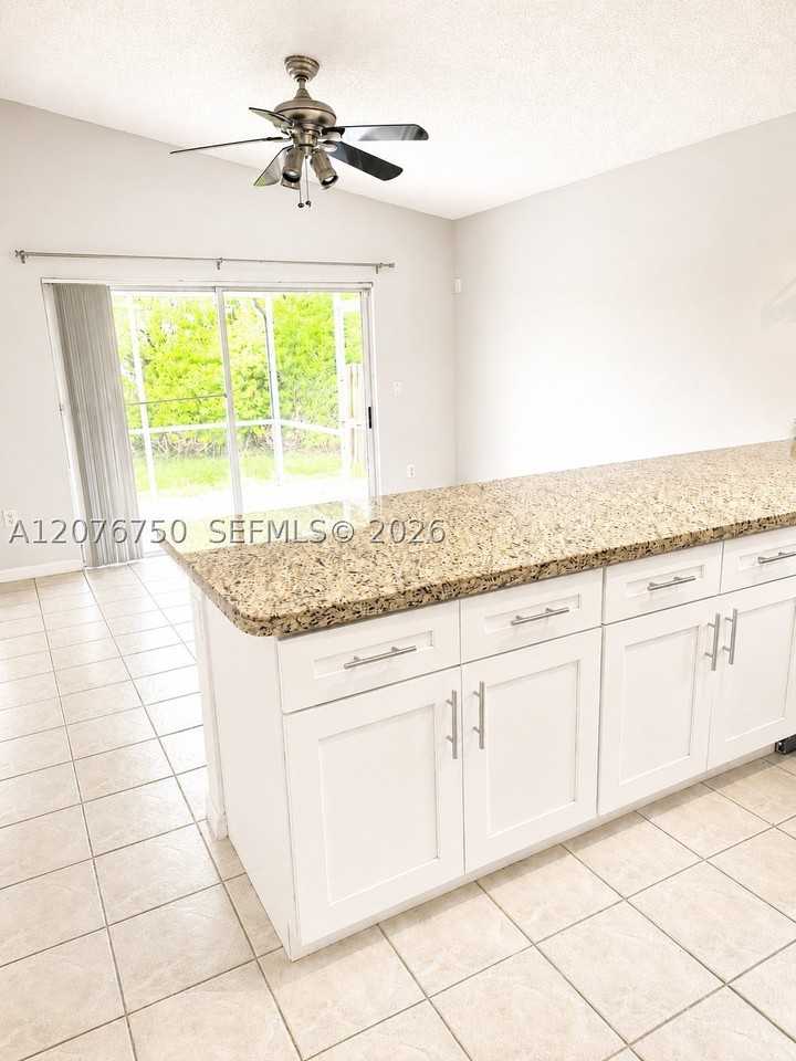 405 Kelly Ln - Photo 6 of 28