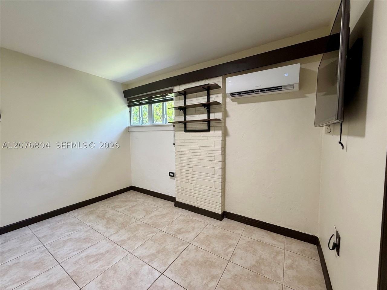 1309 S 23rd Ave - Photo 2 of 21