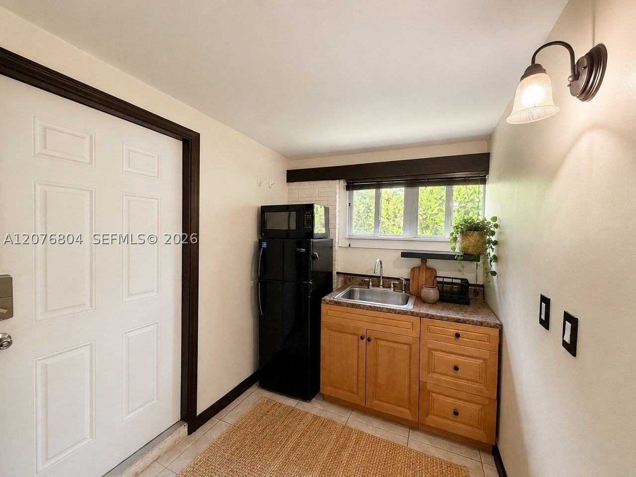 1309 S 23rd Ave - Photo 3 of 21