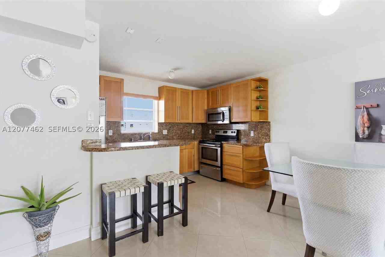 7680 Sw 82nd St #H121 - Photo 5 of 32