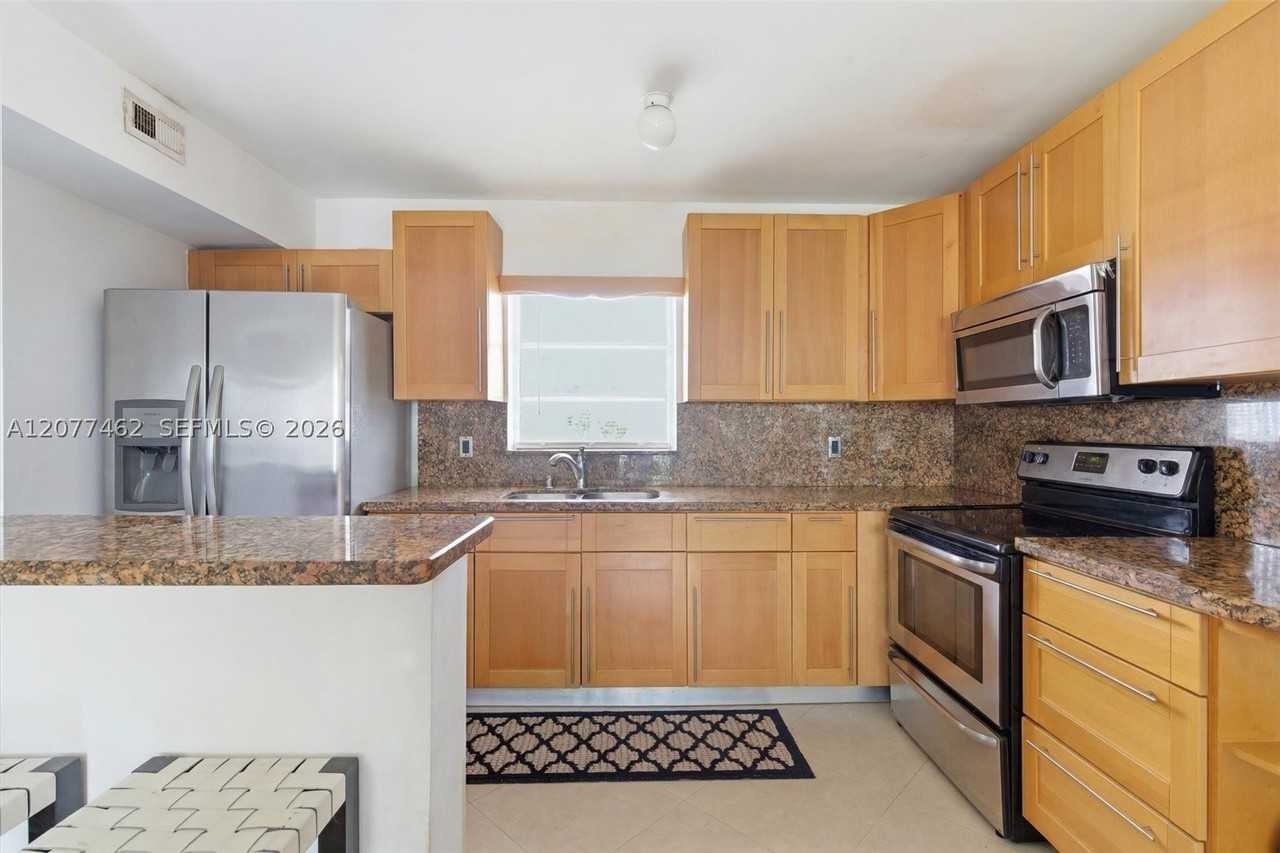 7680 Sw 82nd St #H121 - Photo 6 of 32