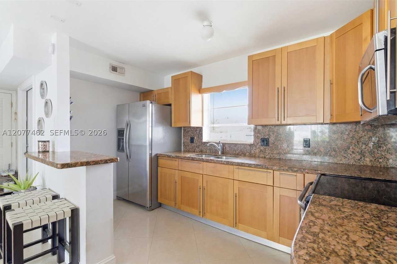 7680 Sw 82nd St #H121 - Photo 7 of 32