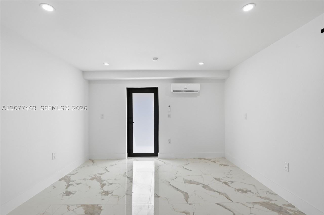 6755 Sw 27th St #0 - Photo 4 of 22
