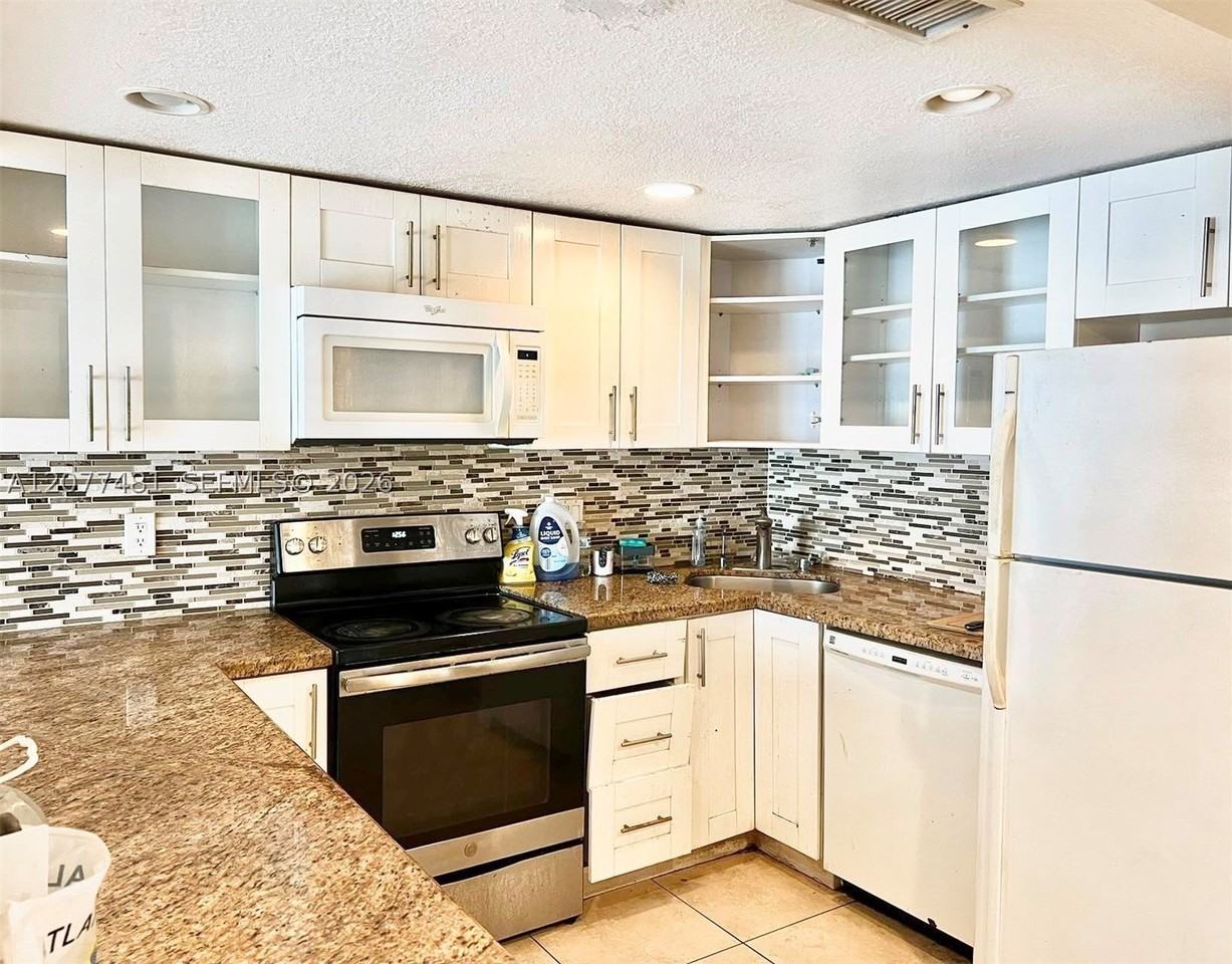 800 Sw 104th Ct #A201 - Photo 4 of 10