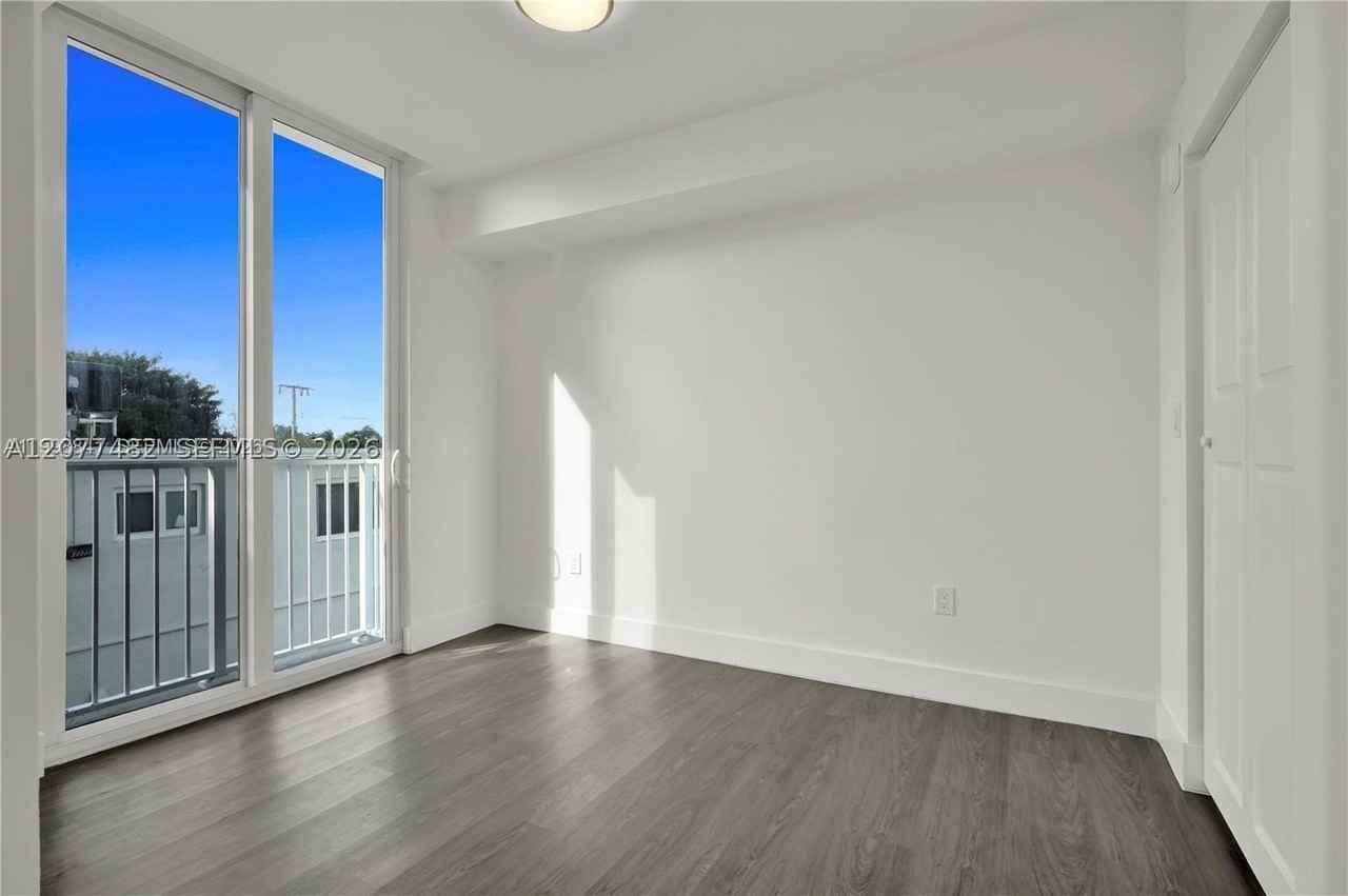 1620 Nw 18th St #305 - Photo 5 of 17