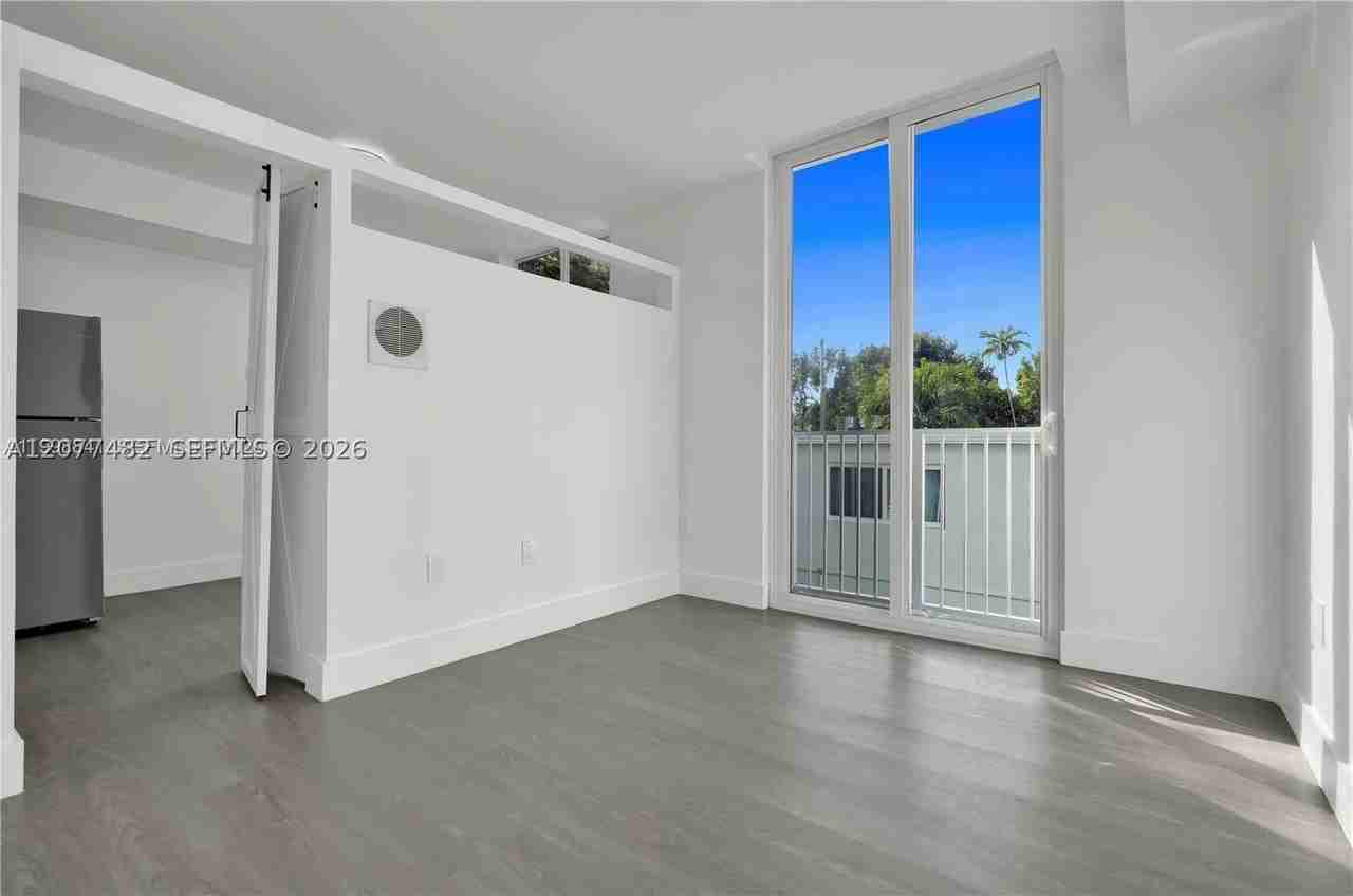 1620 Nw 18th St #305 - Photo 7 of 17