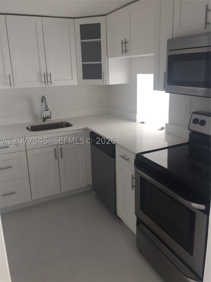 6900 Bay Dr #5A - Photo 5 of 13