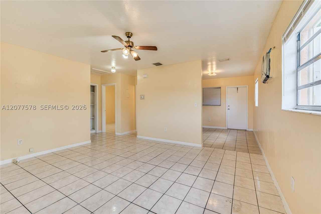5926 Sw 27th St #B - Photo 4 of 11