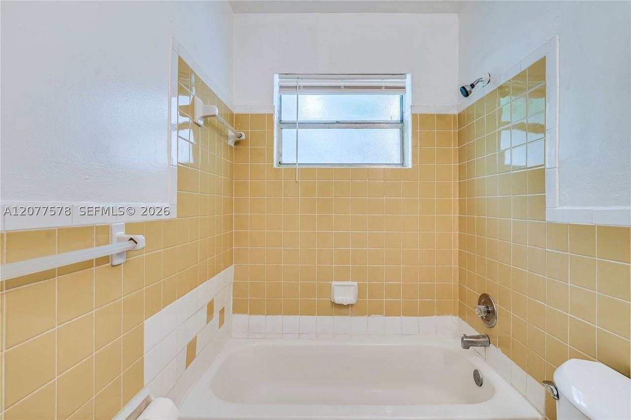 5926 Sw 27th St #B - Photo 6 of 11