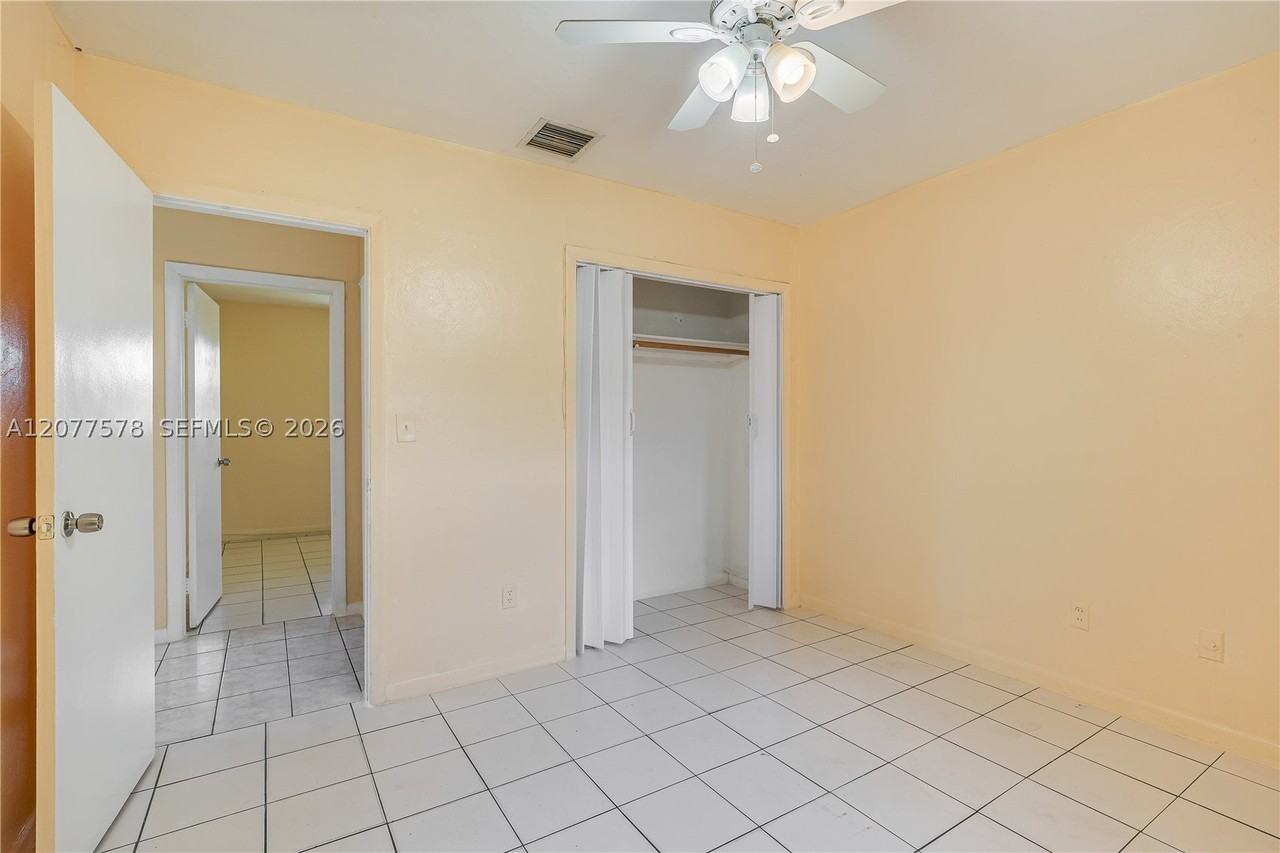 5926 Sw 27th St #B - Photo 7 of 11