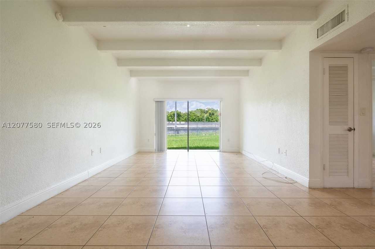 7620 Sw 82nd St #J102 - Photo 4 of 21