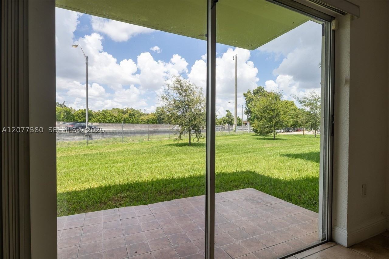 7620 Sw 82nd St #J102 - Photo 5 of 21