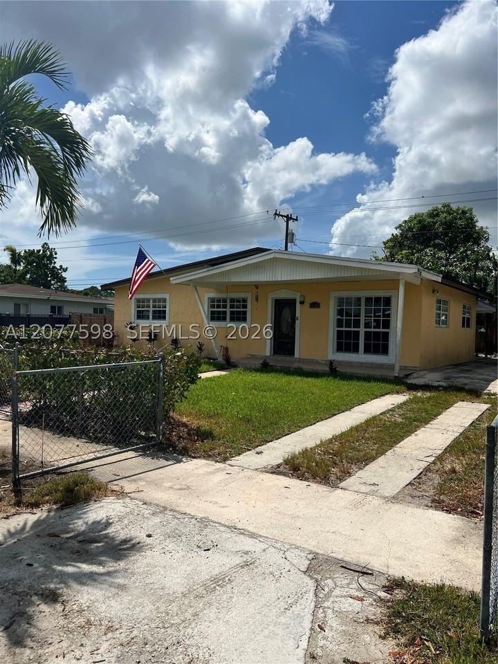 12360 Sw 188th Ter - Photo 2 of 4