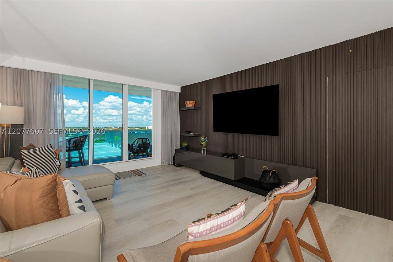 2301 Collins Ave #1134 - Photo 3 of 29
