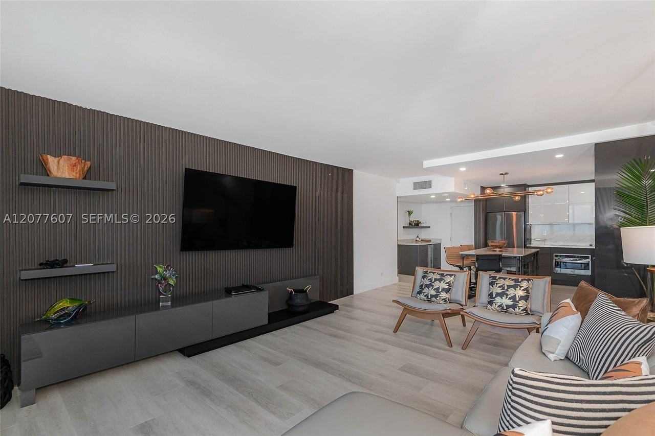 2301 Collins Ave #1134 - Photo 7 of 29