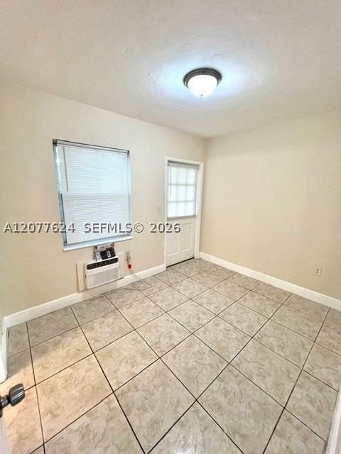698 Ne 85th St #3 - Photo 7 of 9