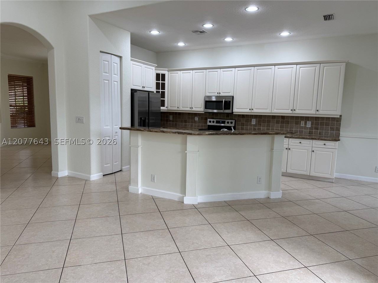 12400 Nw 78th Mnr #0 - Photo 3 of 21